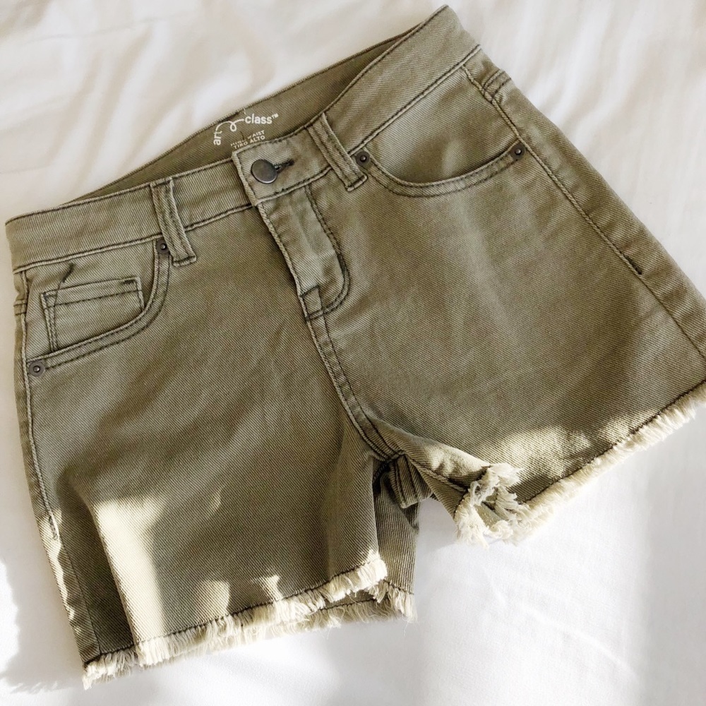 army green high waisted shorts